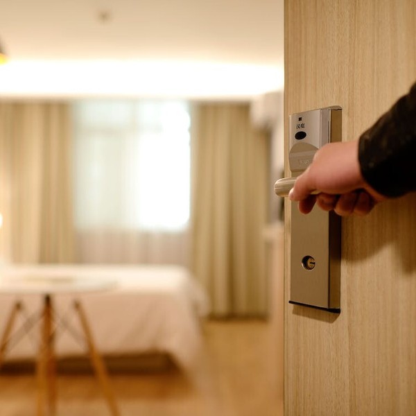 How to Find Last-Minute Hotel Deals?