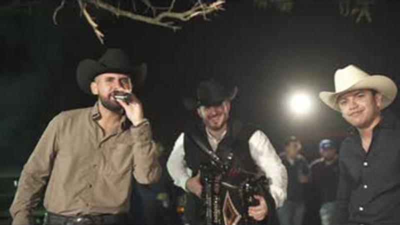 Grupo Frontera Ft. Los Primos De Tamaulipas - Amaneci Con ganas