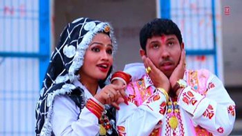 Bhole Darawe Ankhiya Dikhaike