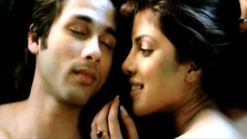 Raat Ke Dhai Baje - Remix