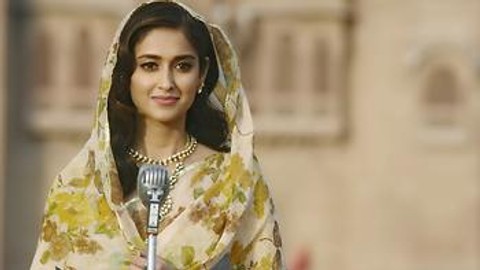 Mere Rashke Qamar